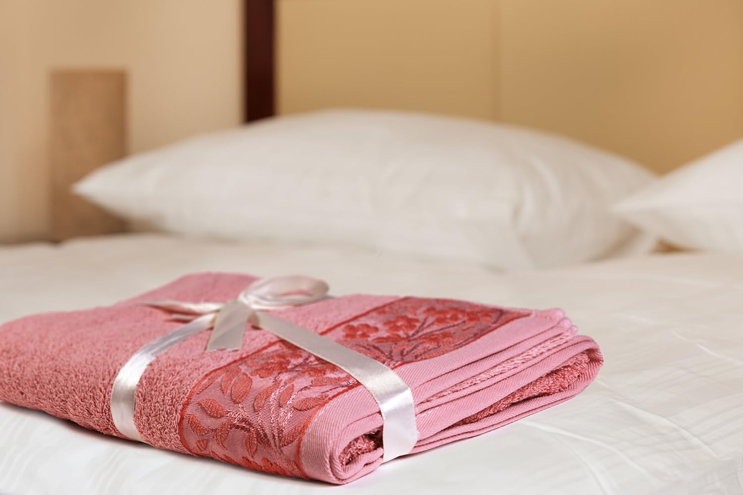 [4-Pack] HYGGE Large Luxury Turkish Cotton Towel Set Soft Plush Kitchen Bathroom Hotel & Spa Decor Hand Towels with Decorative Floral Pattern 19" x 32" (Flamingo Pink): Kitchen & Dining