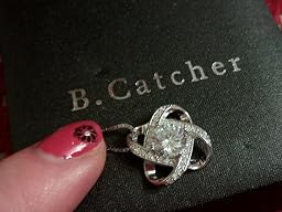 Collana d'argento a forma di cubo con zirconia cubica Collana d'argento a forma di cubo con zirconia cubica