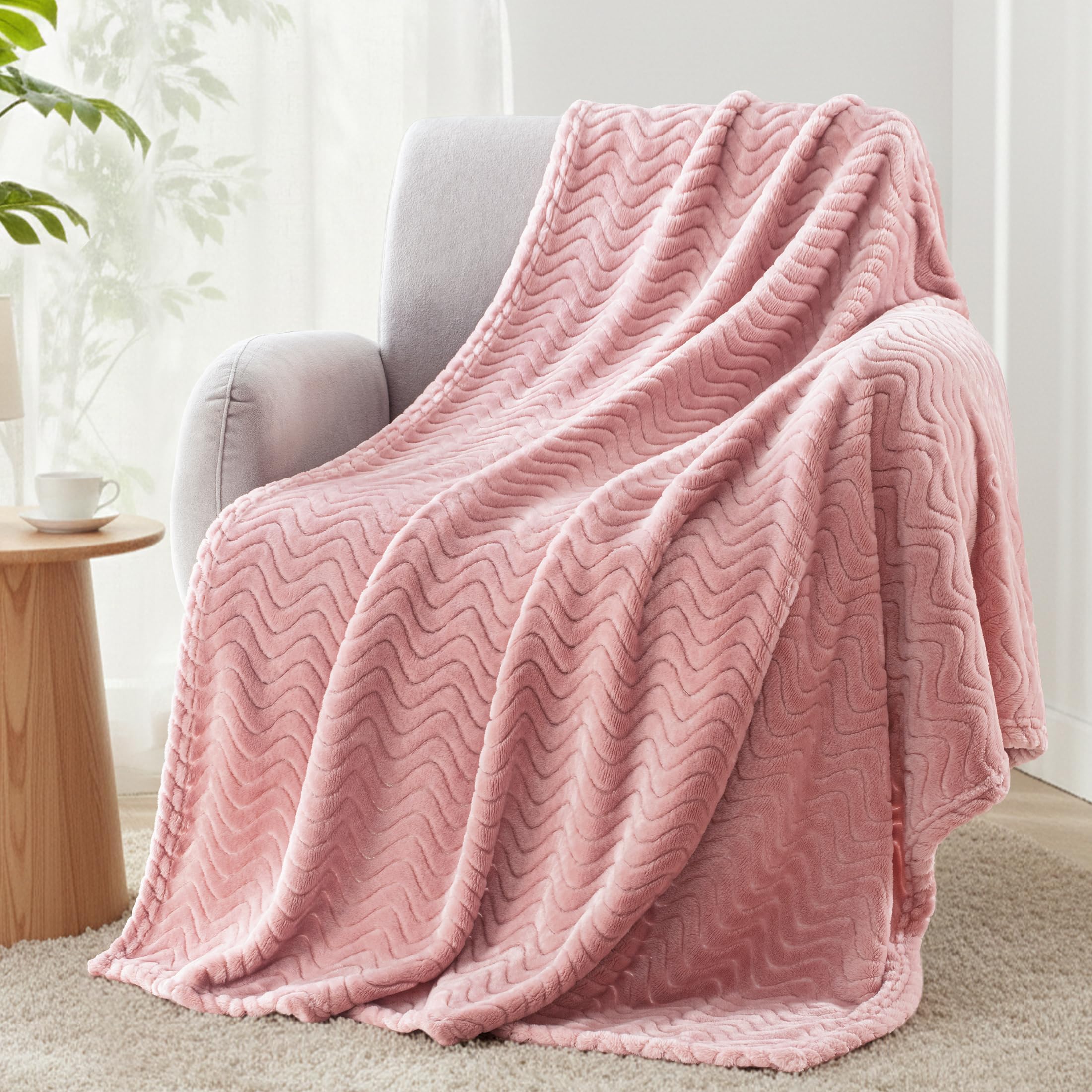 Exclusivo Mezcla Fleece Throw Blanket for Sofa, 127x178 CM Cozy Lightweight Blankets for All Season, Decorative Giftable Fuzzy Plush Wave Textured Throws for Women, Men, Dusty Pink