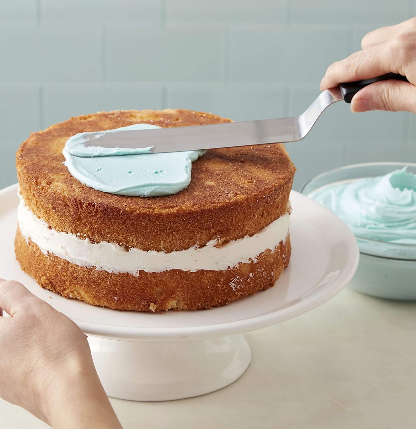 Wilton Icing Spatula, 13-Inch, Angled Cake Spatula: Kitchen & Dining