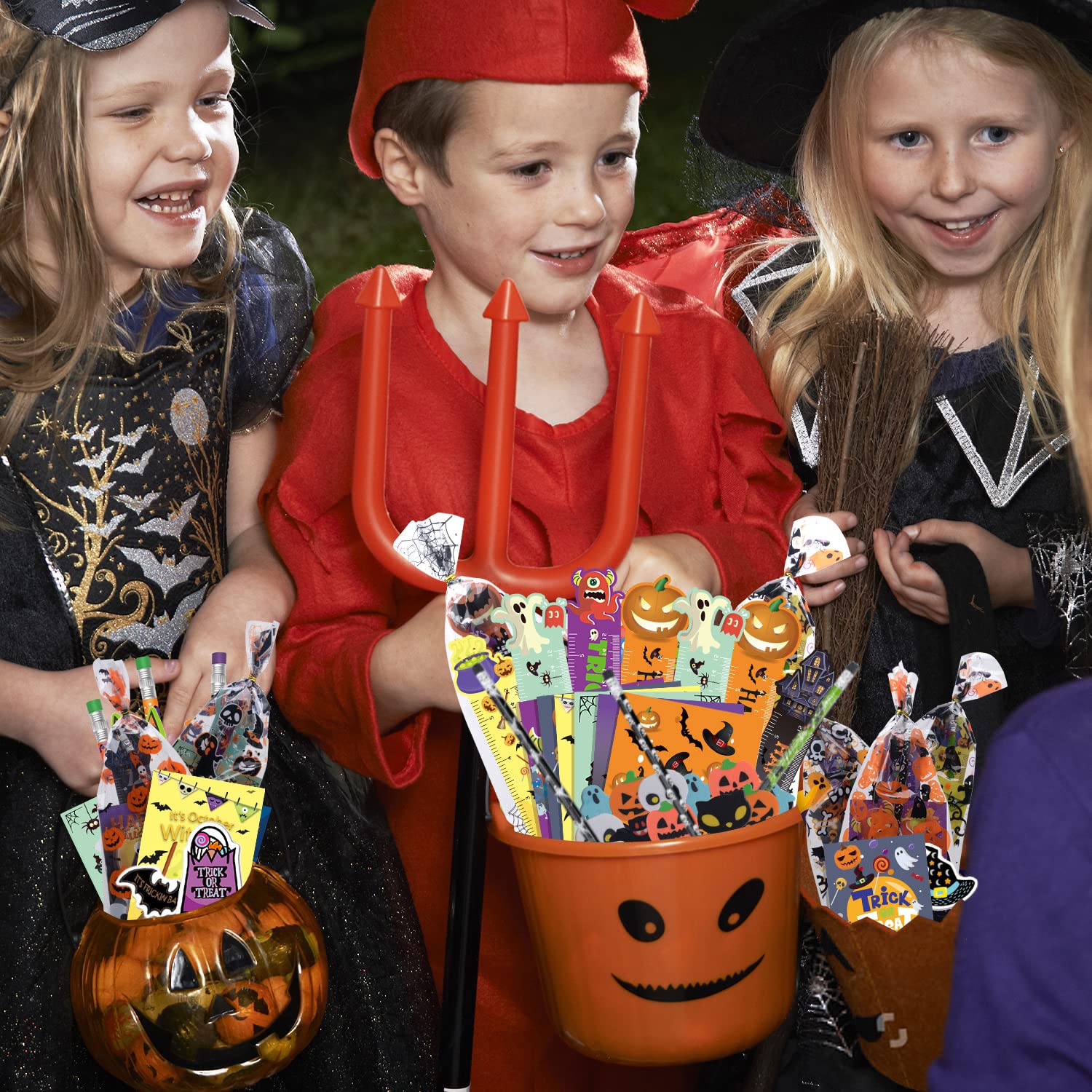 200PCS Halloween Party Favors for Kids Stationery Set, 30 PACK Assorted Halloween Goodie Bag Stuffers, Bulk Halloween Treats Bags for Trick or Treat Pencils Erasers Rulers