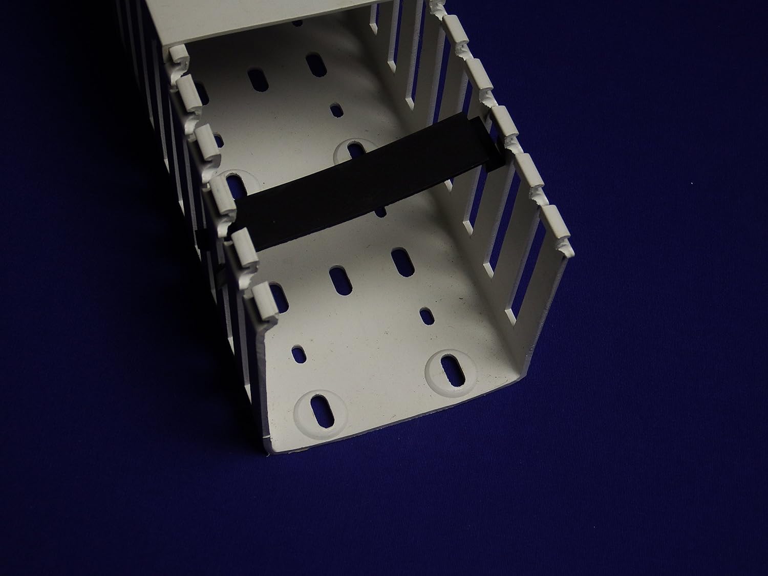 Wire Retainer Clips for Standard Finger Wiring Duct, 100mm