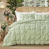 Amélie Home Queen Comforter Set, 3 Pieces Sage Green Bubble Bedding Set for All Season, Ultra Soft Cozy Comforter, Farmhouse Luxury Gift for Women Home Decor