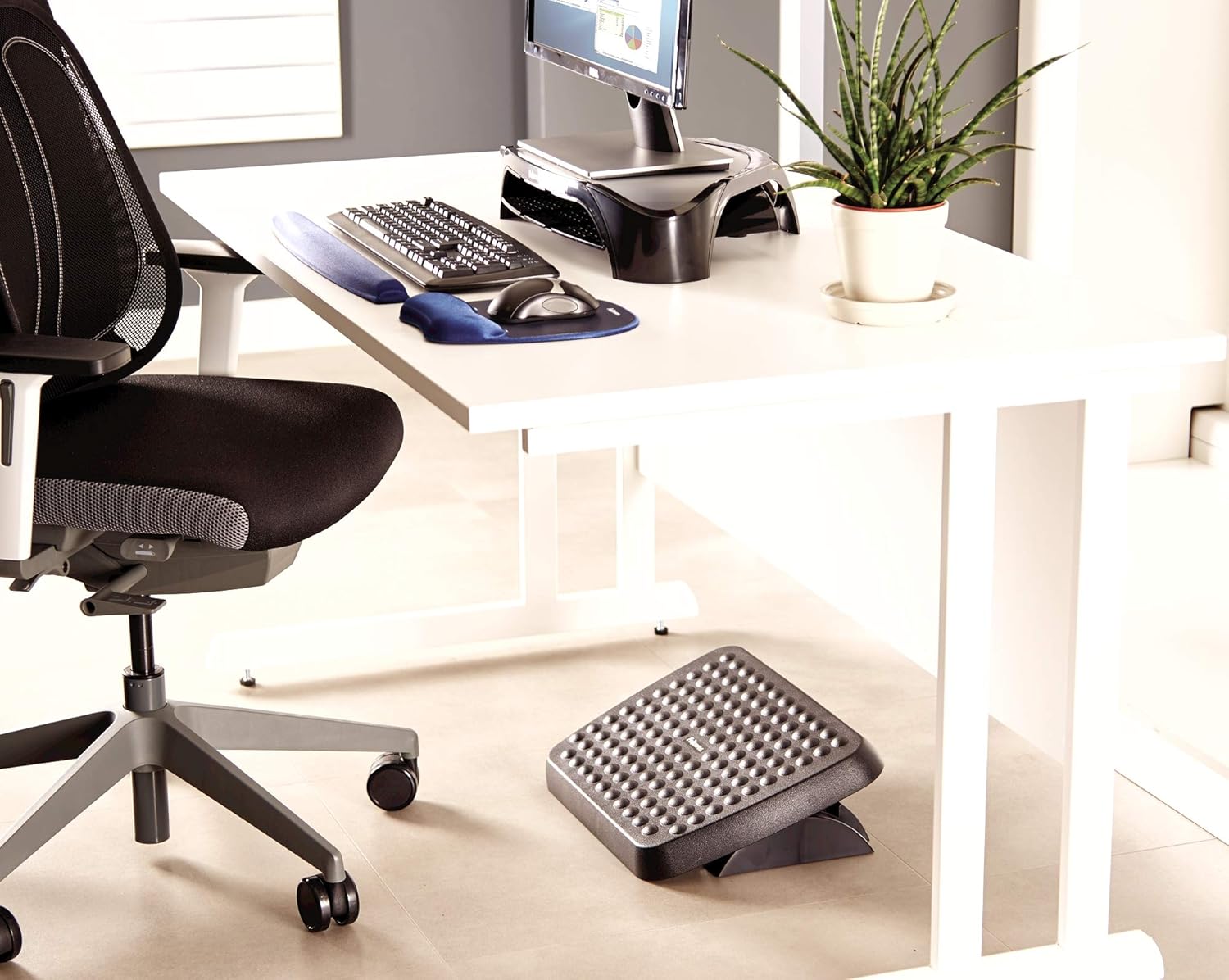Fellowes 48121 Standard Foot Rest : Footrests : Office Products