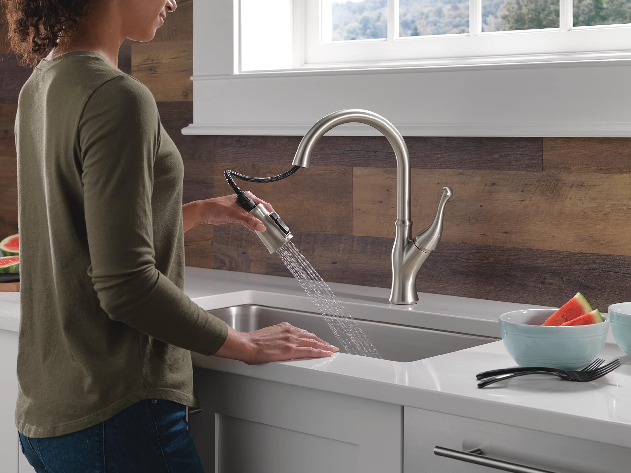Delta Ophelia Brushed Nickel Kitchen Faucet with Pull Down Sprayer, Modern Single Hole Kitchen Sink Faucet, Single Handle, SpotShield Stainless 19888Z-SP-DST