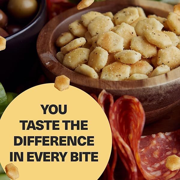 WICKED MINIS SOUP & OYSTER CRACKERS – SALTINE CRACKERS SALTED FLAVORED MINI PUFFED SOUP CRACKERS, SAVORY SNACKING MIX, SEASONED CROUTONS SALAD TOPPERS, CRACKERS FOR CHILI 6OZ (GARLIC PARMESAN)