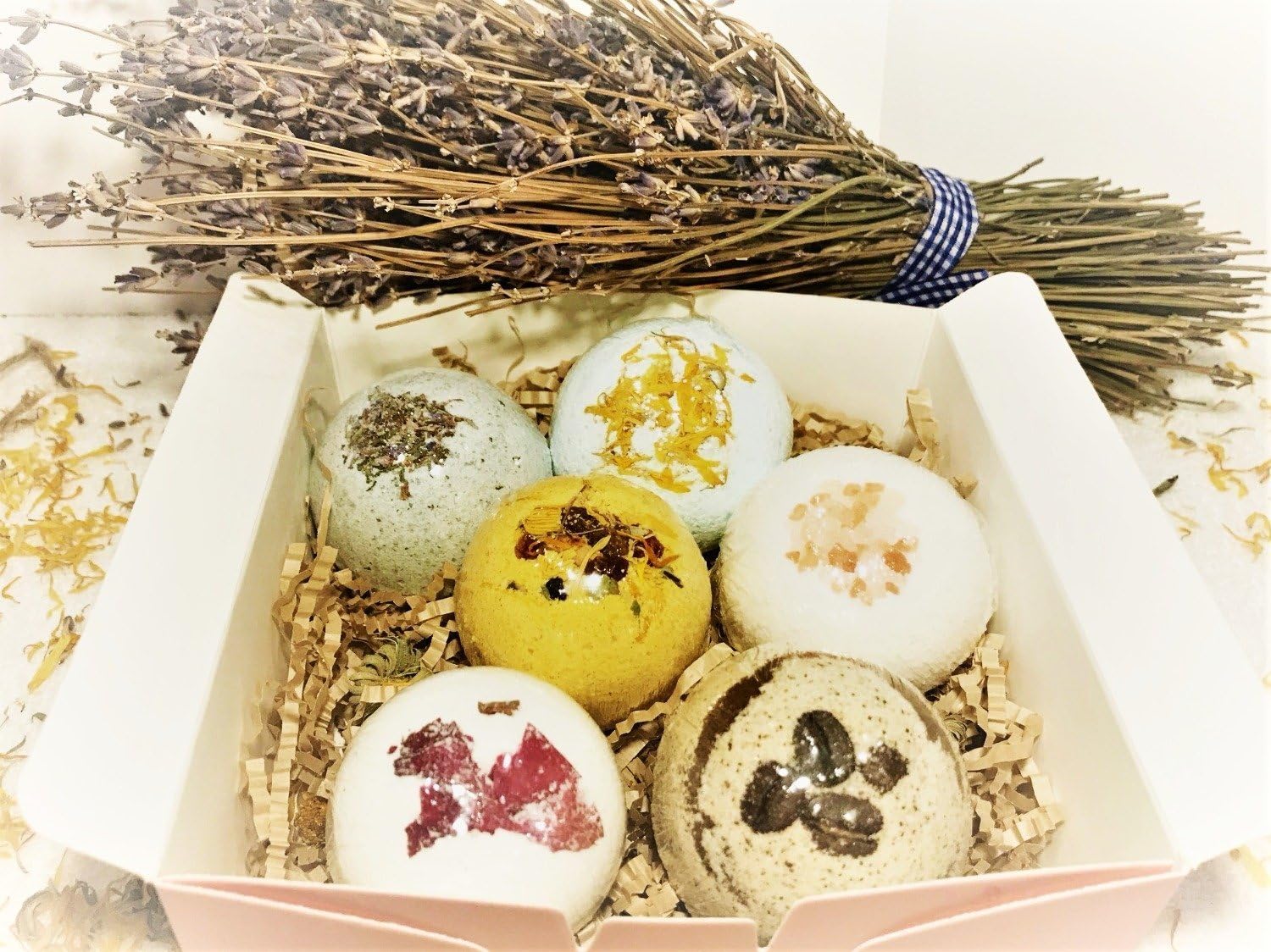Bath Bombs Fizzers Organic Gift Set of 6 Essential Oils Lavender Lemongrass Cinnamon Ylang Ylang Coconut Spa Gift Wrapped Box UK Seller Wedding Favours