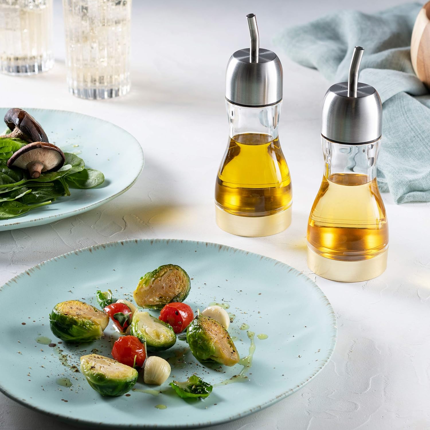 Mitbak Exquisite Olive Oil & Vinegar Dispenser Set | 7.5 OZ No Drip Acrylic Cruets for Oil, Vinegar, Salad Dressing, Soy Sauce & More | Functional, Leakproof Oil Dispenser Bottle Set: Kitchen & Dining