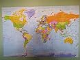 Pannello In Fibra Con Puntine – Mappa Del Mondo 90x60 Cm – Bacheca E Quadro In Uno Per Ufficio, Camera E Viaggi