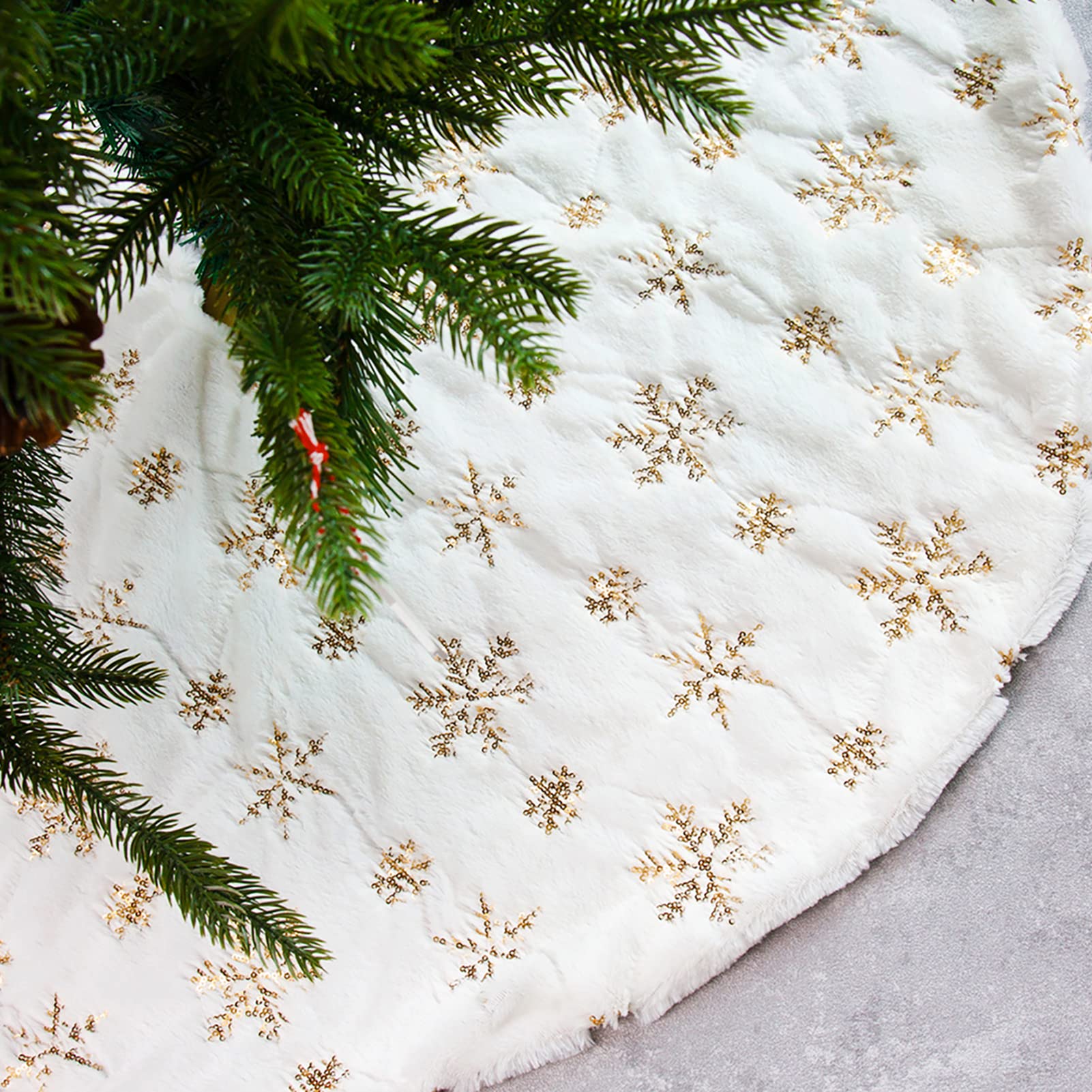 36 inch Christmas Tree Skirt with Gold Snowflakes Sequins, White Xmas Tree Skirts Floor Carpet Ornaments Decor for Merry Christmas & New Year Party Xmas Holiday Home Decorations