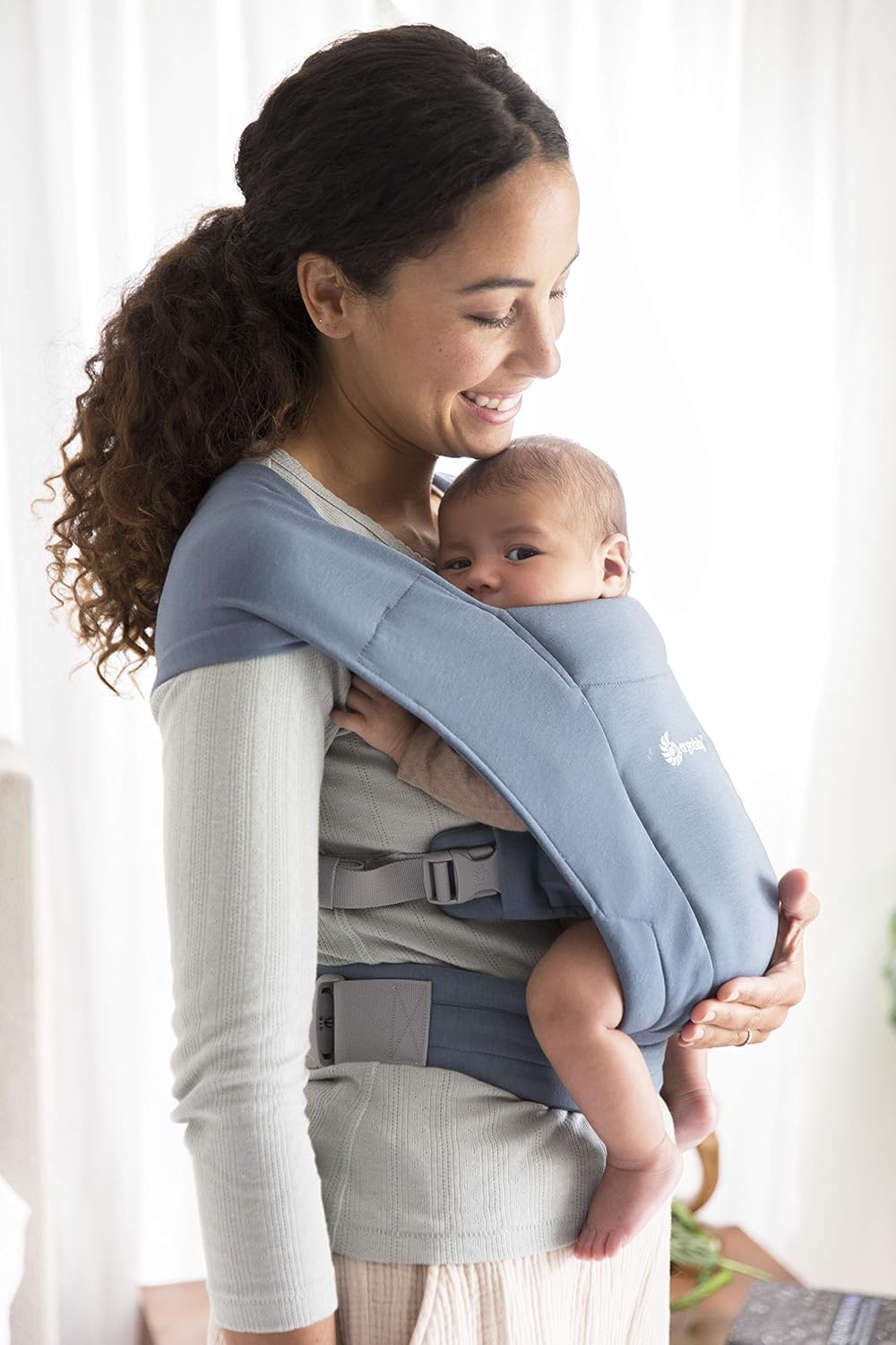 Ergobaby Embrace Baby Carrier For Newborns From Birth With Head Support Extra Soft And Ergonomic Oxford Blue Amazon Co Uk Baby