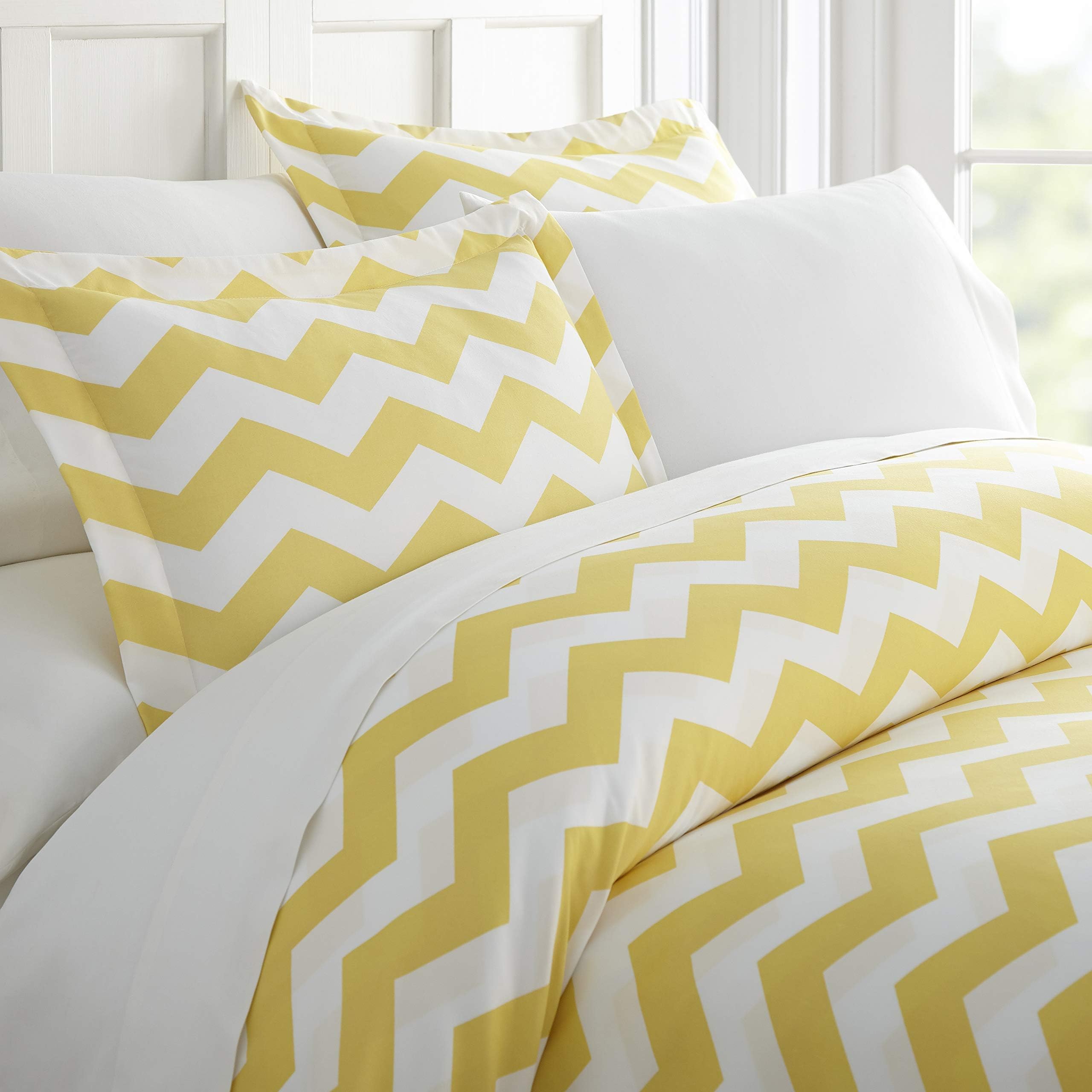 CELINE LINEN Luxury Silky Soft Coziest 1500 Thread Count Egyptian Quality 3-Piece Duvet Cover Set |Arrow Pattern| Wrinkle Free, 100% Hypoallergenic, King/California King, Yellow