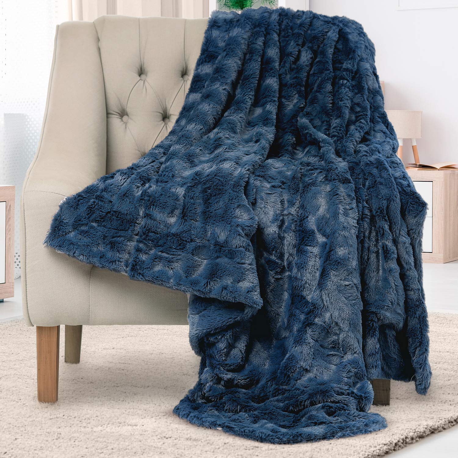 Everlasting Comfort Faux Fur Throw Blanket - Soft, Fluffy, Fuzzy, Plush, Thick Throws