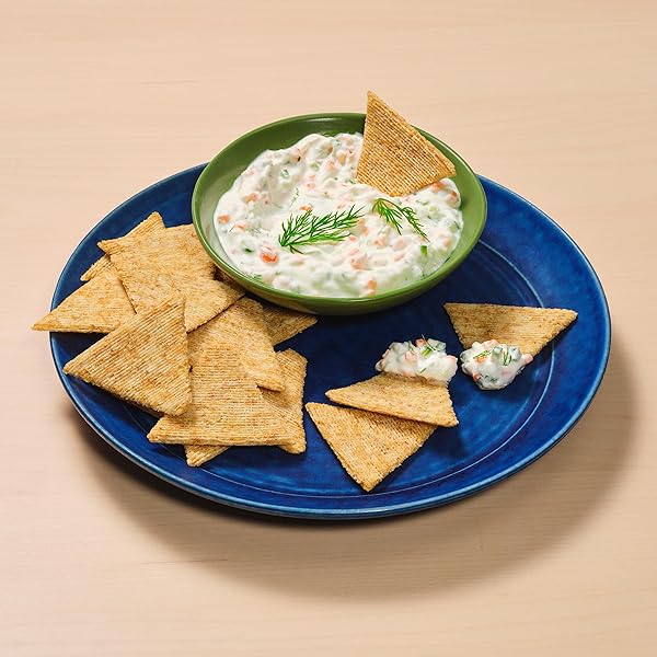 TRISCUIT THIN CRISPS PARMESAN GARLIC WHOLE GRAIN WHEAT CRACKERS, LUNCH SNACKS, SNACK CRACKERS, 7.1 OZ