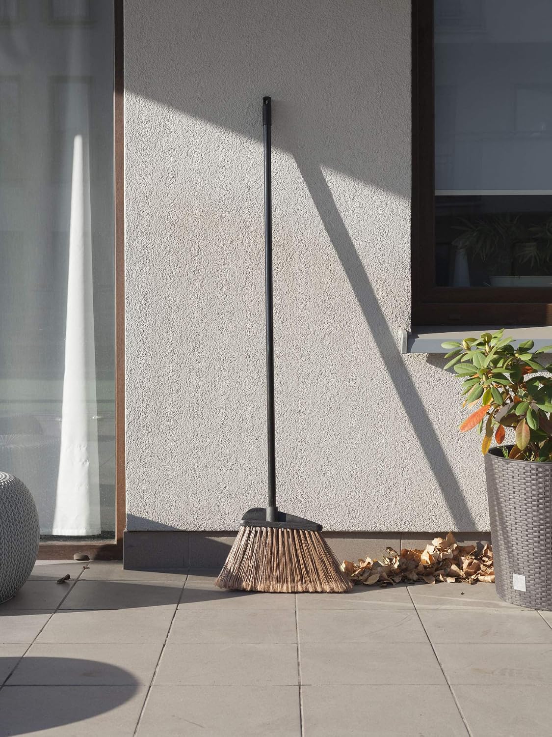 York NUTTY GARDEN Broom with Handle 540 g, Red - Image 3