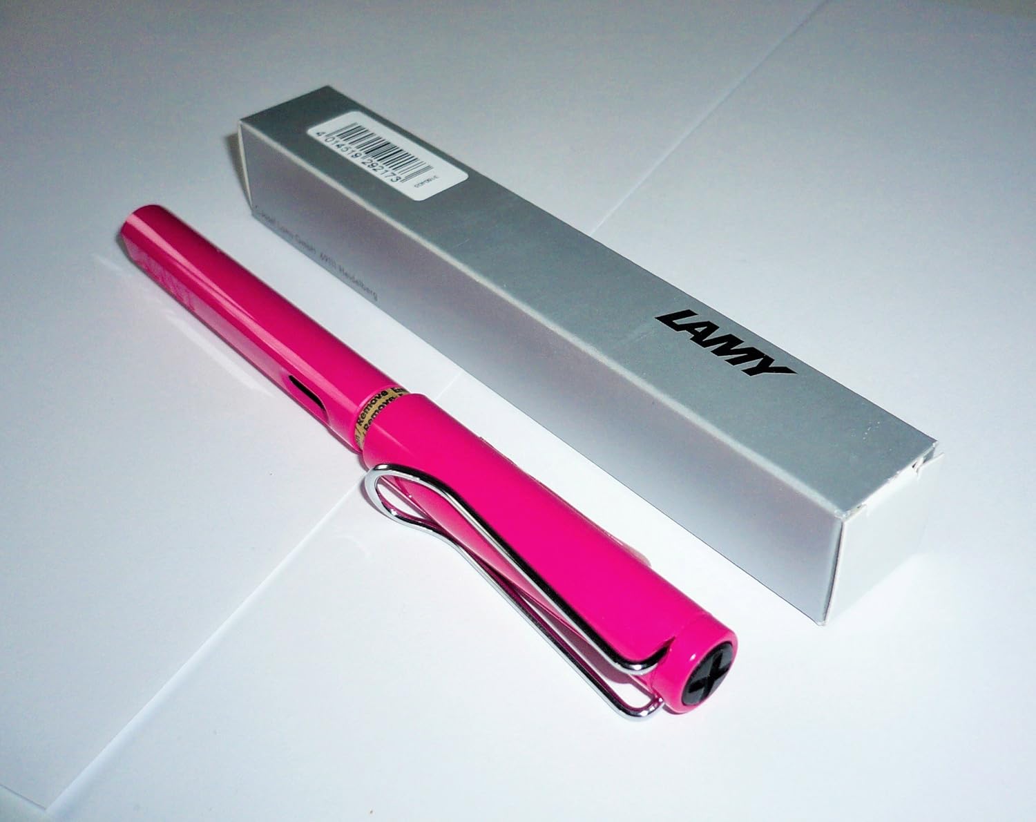 LAMY safari pink, Fountain Pen with ergonomic grip & polished steel nib in size F, ideal for any Writing & Calligraphy - Image 4