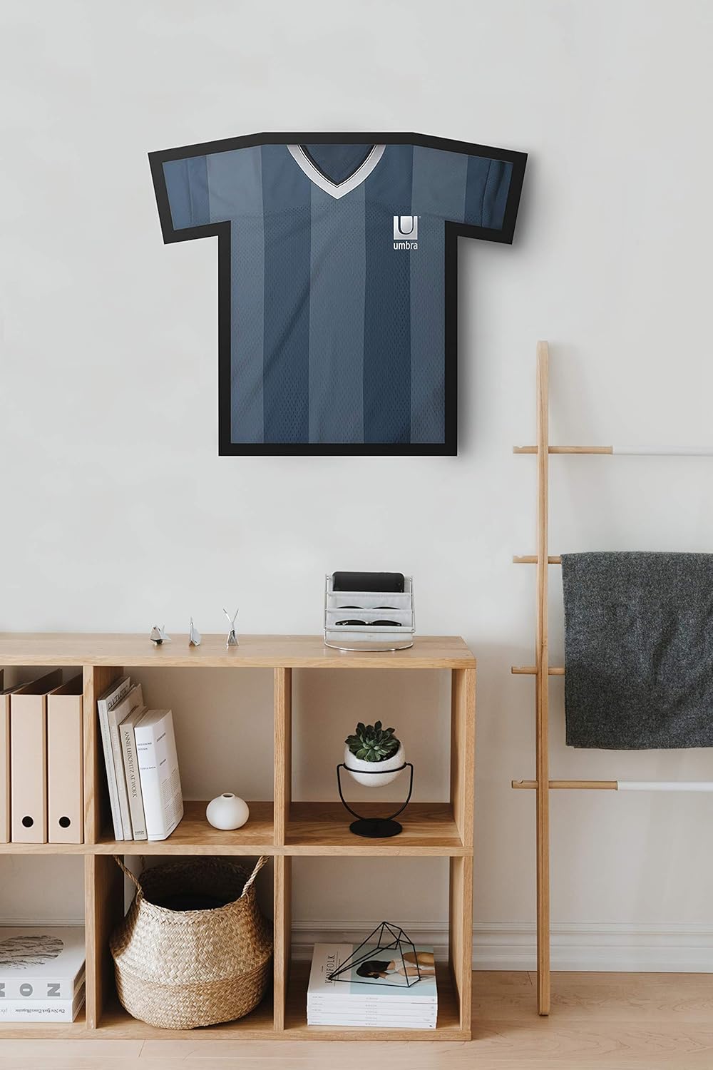 Umbra T-Frame Unique Display Case to Showcase Adult Sized T-Shirts (Small to Large), Medium, Black: Kitchen & Dining