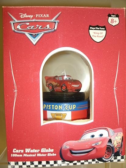 rayo mcqueen en el agua