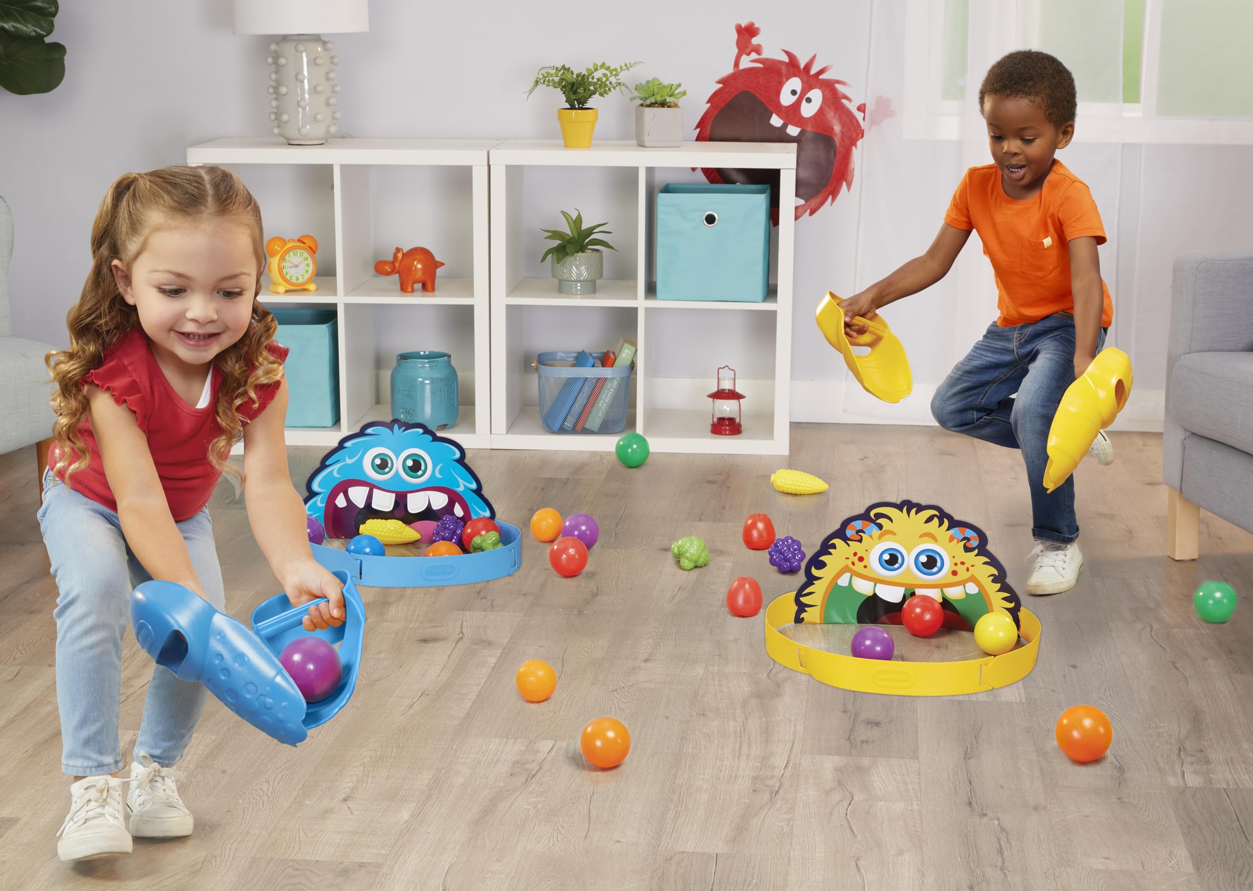 Little Tikes Feeding Frenzy - Indoor/Outdoor Gaming Experience - 30+ Accessories - Ages 3+ - Easy to Learn - Fast Paced