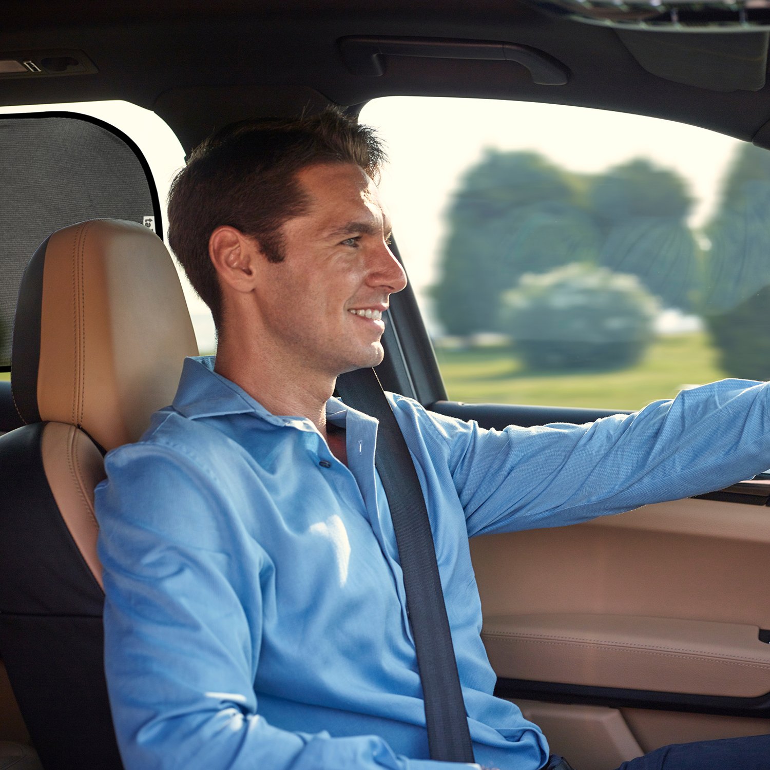 Does he drives a car. Счастливый мужчина за рулем. Шумный автомобиль. Человек за рулем. Парень в авто.