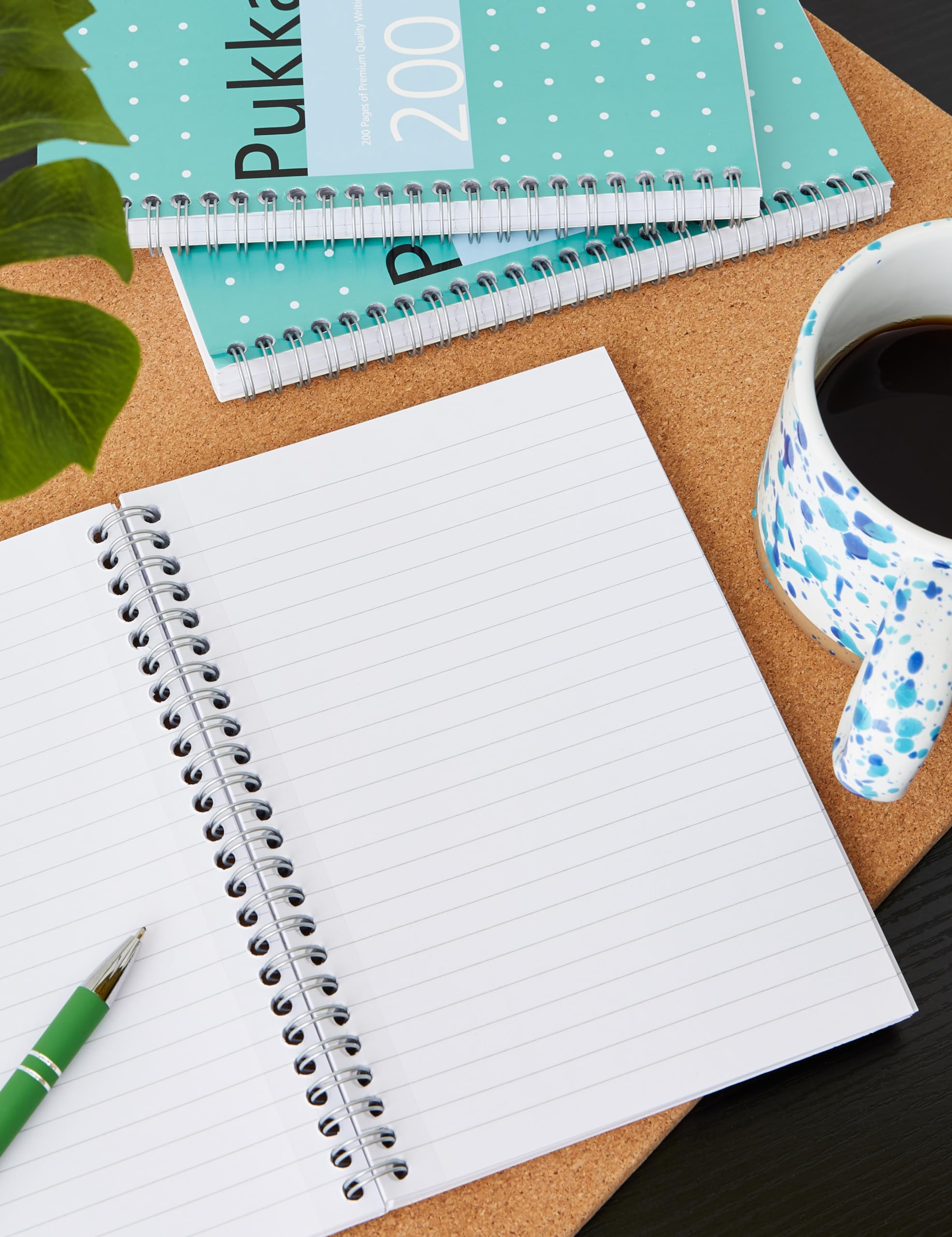 Pukka Pad, A5 Metallic Jotta notizbuch 3er-Pack für Zuhause, Schule und Büro – 15 x 21 cm – spiralbindung Notizbuch mit 8 mm Liniert und 80 g/m² Papier – mit perforierten Kanten – 200 Seiten, grün 2