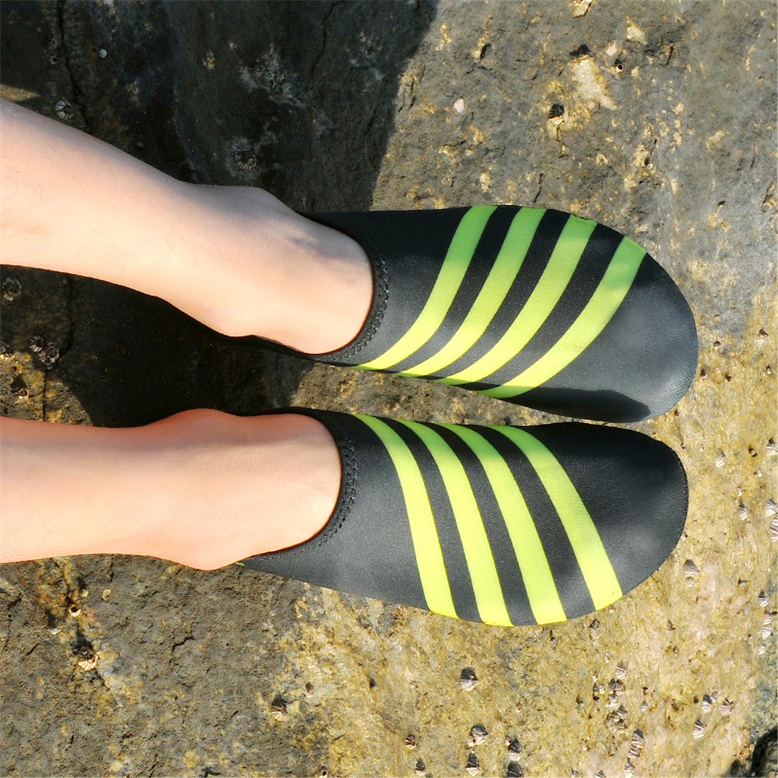 Water Shoes Mens Womens Barefoot Beach Swimming Lightweight Quick dry Aqua Socks Anti-skid Slip-on Pool Shoes for Exercise Yoga