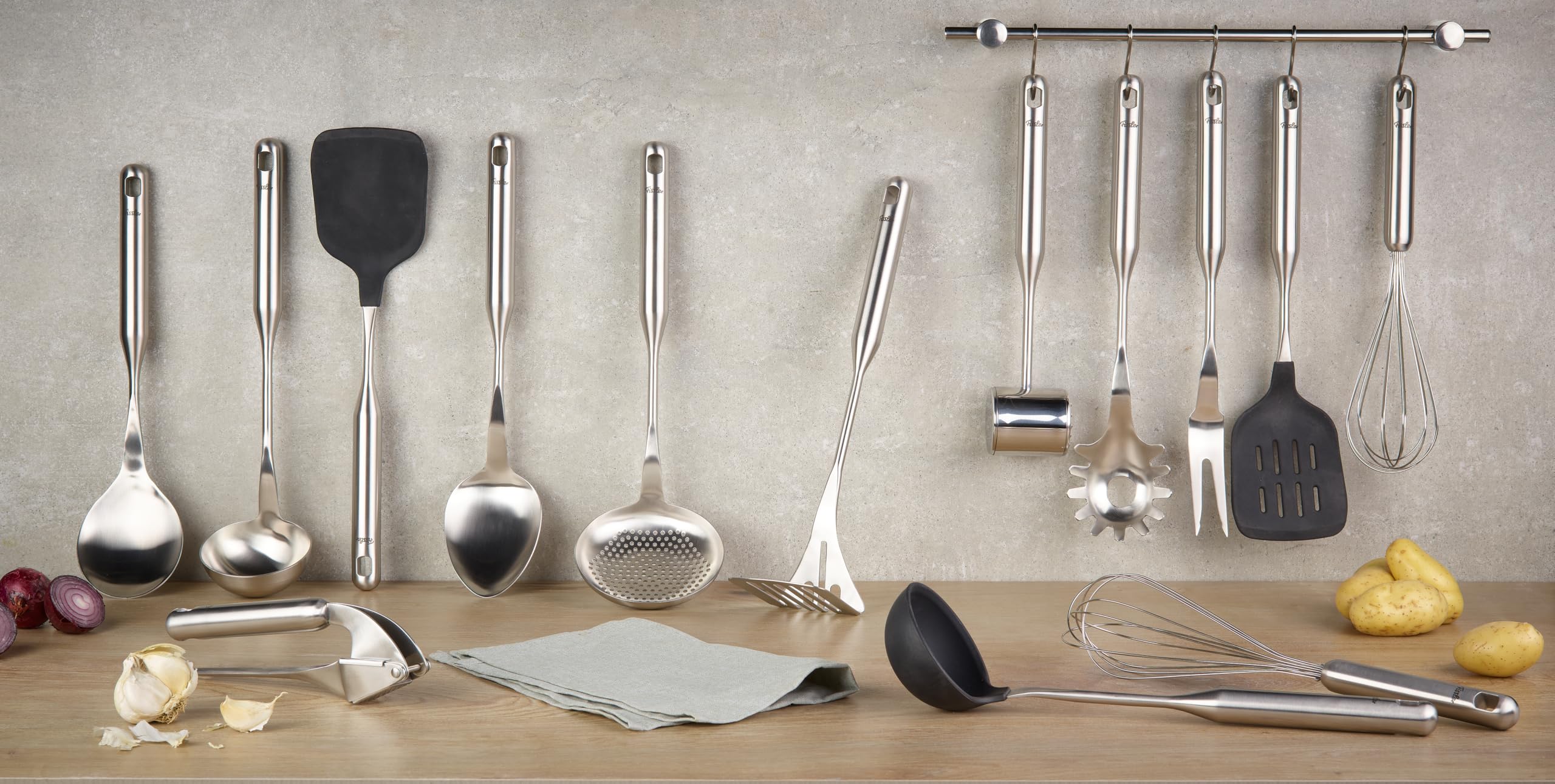 Fissler Essential/Edelstahl-Knoblauchpresse (20 cm) zerkleinert Knoblauch & Ingwer, mit Aufhänge-Öse -Spülmaschinen-geeignet 2