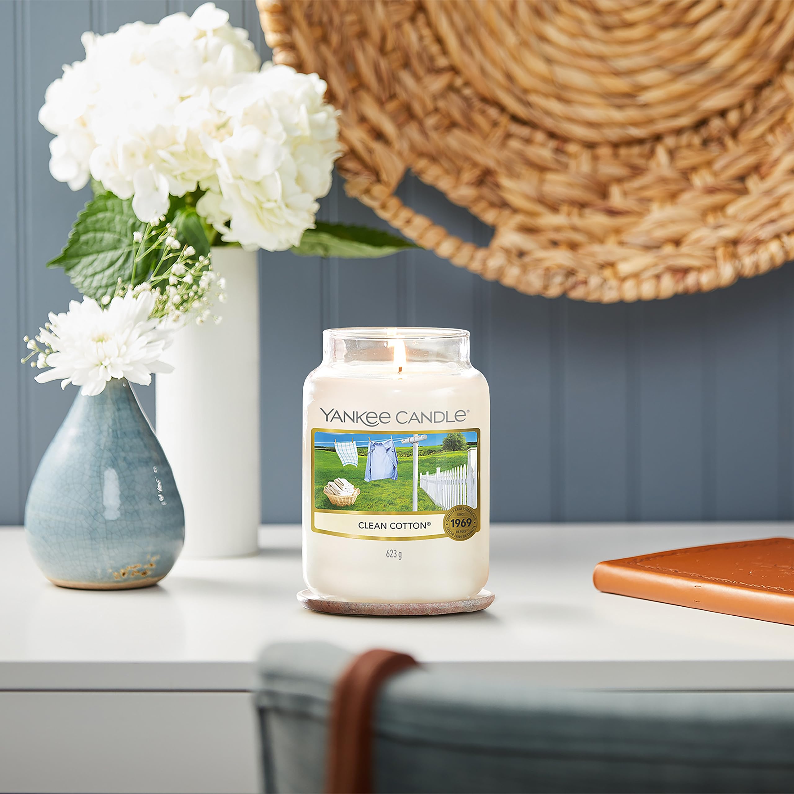 Yankee Candle Large Jar Scented Candle, Clean Cotton, Up to 150 Hours Burn Time