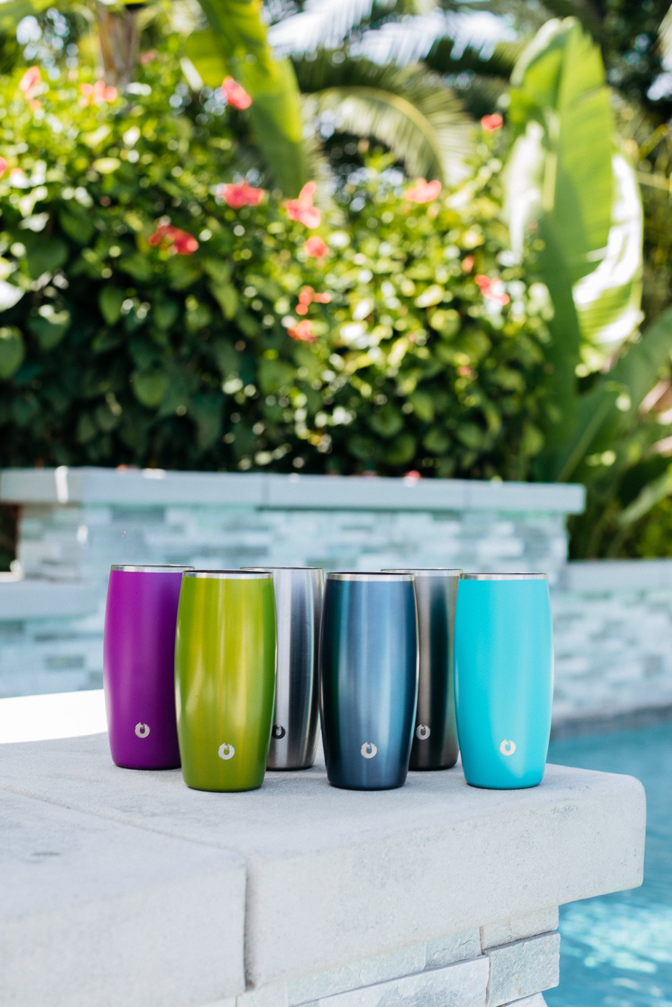 SNOWFOX Premium Vacuum Insulated Stainless Steel Beer Glass, Home Bar Accessories, Elegant Bartending, Lightweight Pint Glasses, Sleek Drinkware, Frosty Beverages Stay Cold, 18oz, Set of 2,Olive Grey