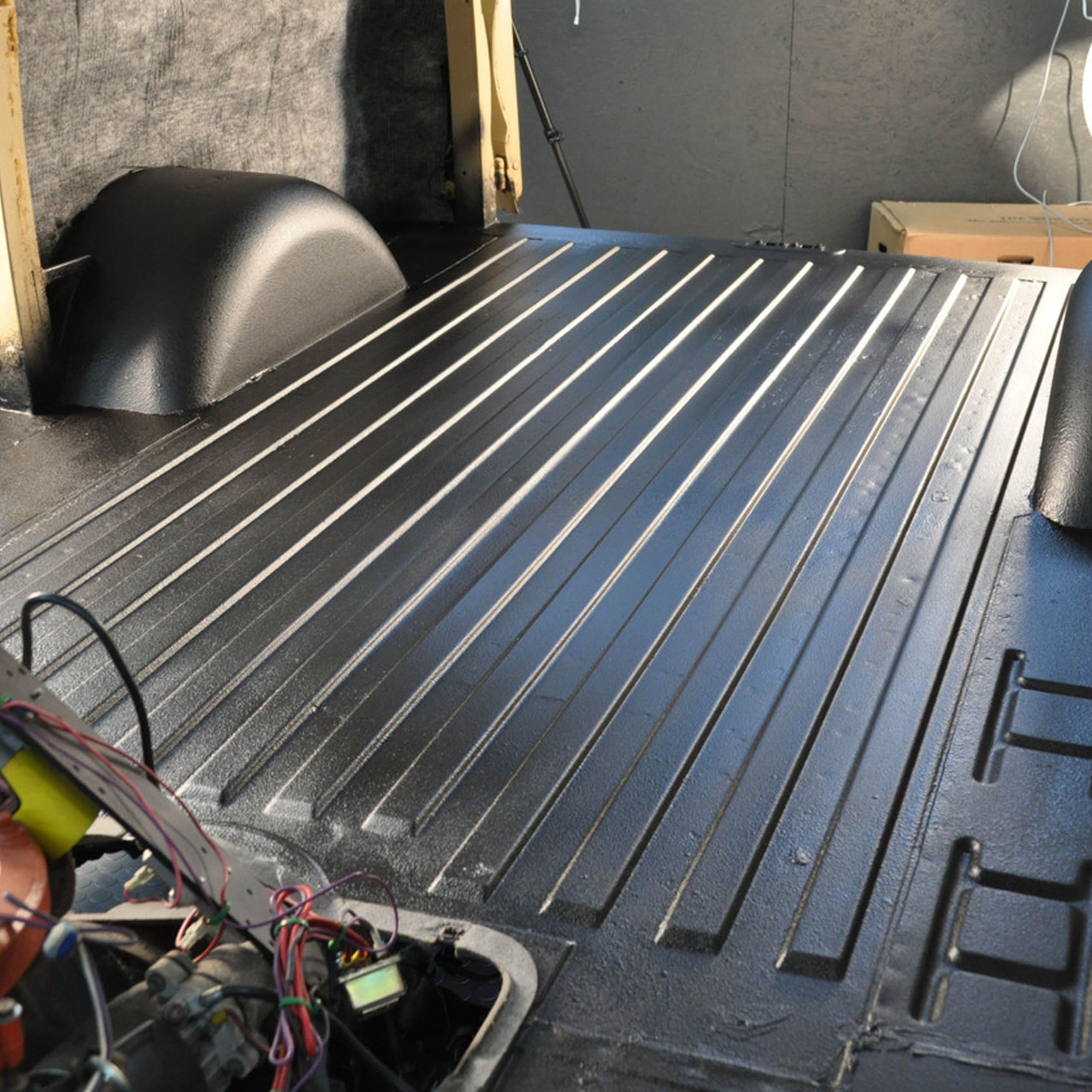 Design Engineering 50220 Boom Mat Damping Spray | Spray-On Sound Deadener for Cars | Eliminate Road Noise | Dampen Vibrations | Enhance Car Audio | Covers 20 Sq Ft