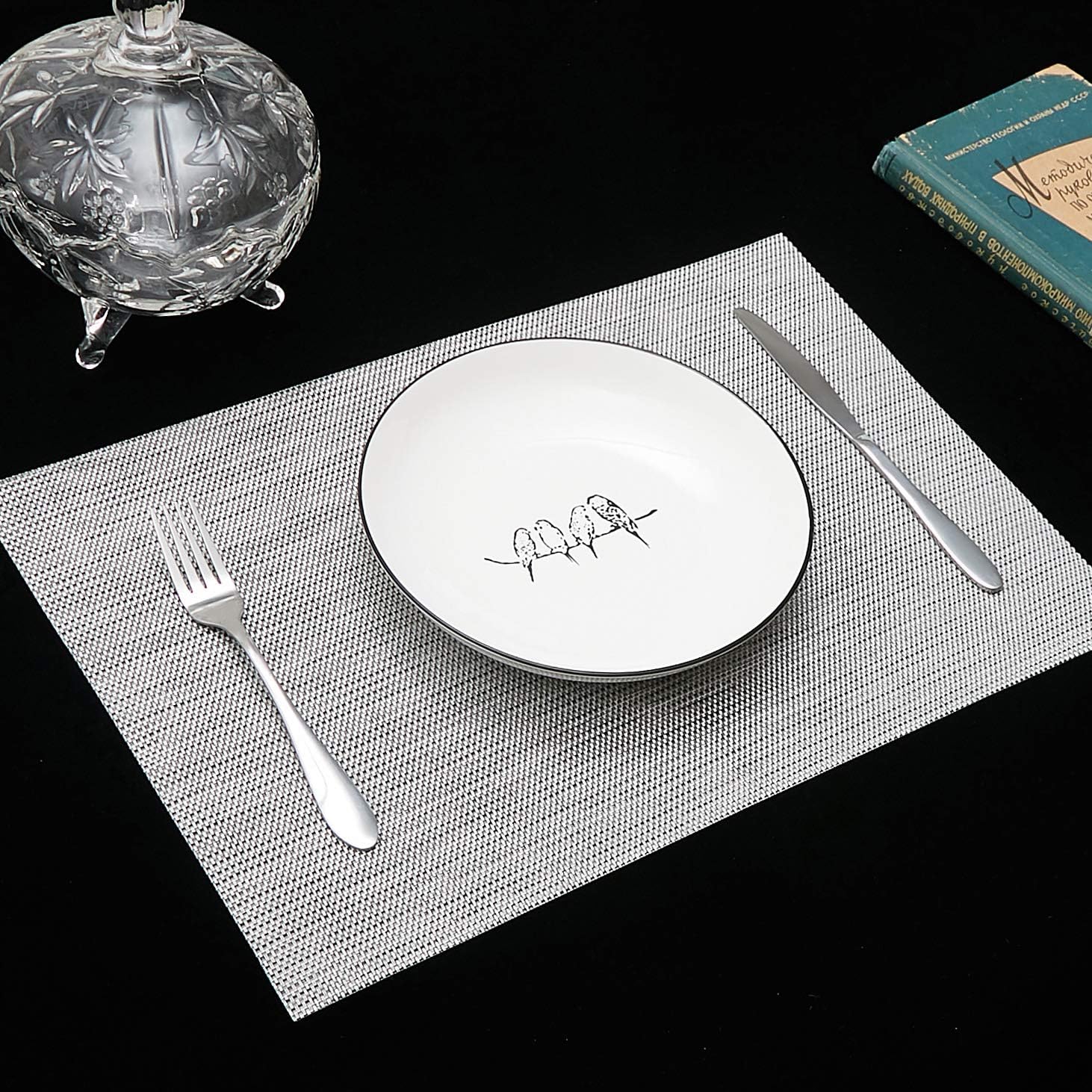 DOLOPL Placemats Grey Placemats Waterproof Placemat Set of 6 Crossweave Woven Vinyl Laminated Table Mat Easy to Clean Heat Resistant Wipeable Placemats for Dining Kitchen Table: Home & Kitchen