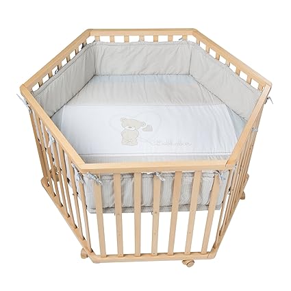 roba Laufgitter 'Liebhab-Bär', Laufstall 6-eckig, sicheres Spielgitter inkl. Schutzeinlage & Rollen, Baby Krabbelgitter, Holz