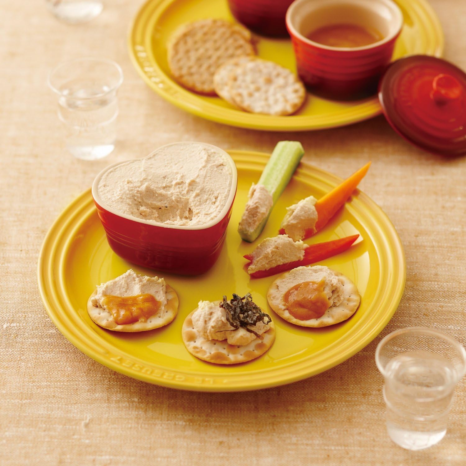 Amazon Co Jp ル クルーゼ Le Creuset 耐熱容器 ラムカン ダムール S フタ付き チェリーレッド 耐熱 耐冷 電子レンジ オーブン 対応 日本正規販売品 ホーム キッチン