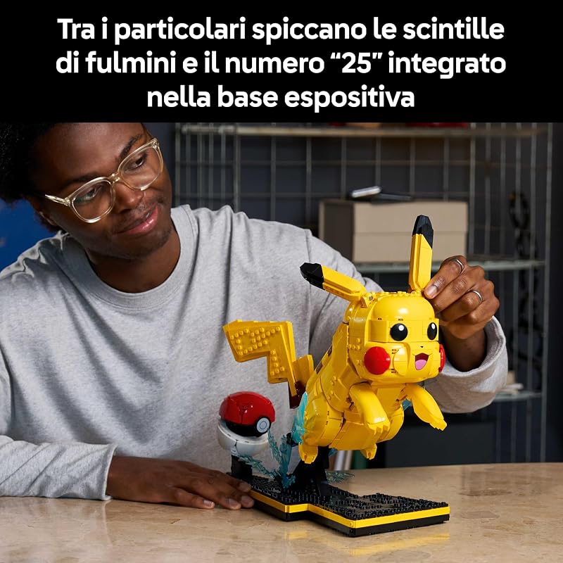 Pokémon Pikachu e Poké Ball - Kit di Modellismo per Adulti Tratto dall'Anime con Figura Snodabile ed Espositore - Decorazione Fai da Te per la Camera - Regalo per Gamer da Collezione - 72152