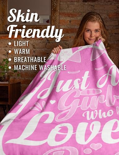 Just A Girl Who Loves Throw Blanket – Kuscheldecke Für Frauen, Aus Anti-Pilling-Flanell, In 3 Größen, Weich & Wärmend