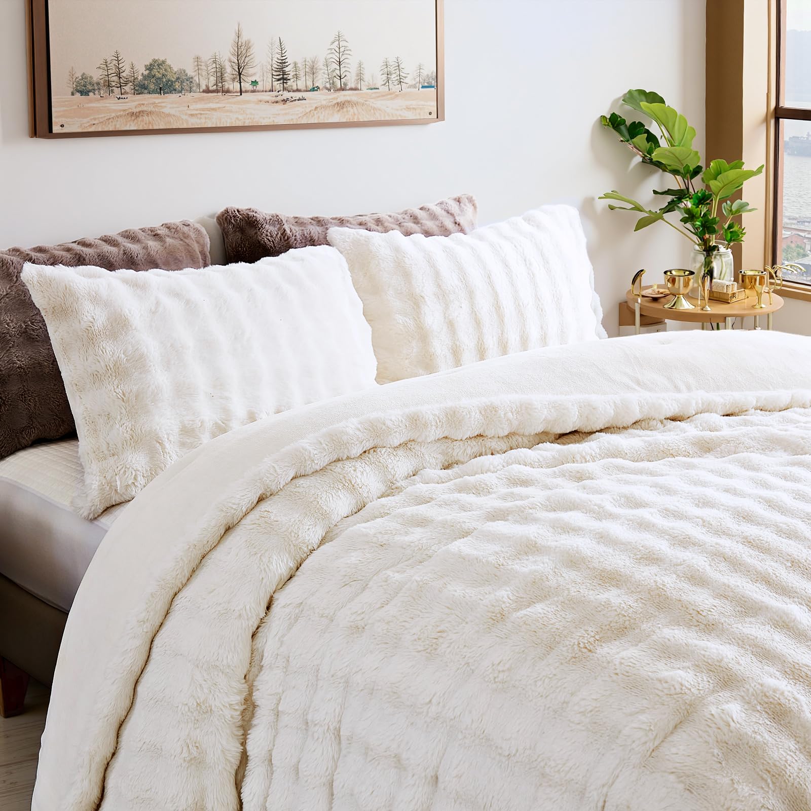 Photo 1 of Bedbay Rabbit Faux Fur Comforter Set Queen Size Plush Fluffy Comforter Winter Bedding Set 3 Pcs Soft Cozy Warm Winter Quilts Queen Size Smoofy Velvet Bubble Fur Fuzzy Comforter Luxury Bedding Set