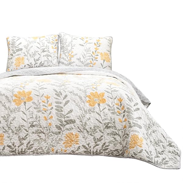 LUSH DECOR APRILE REVERSIBLE FLORAL QUILT QUEEN SIZE 3 PIECE SET FULL/QUEEN, YELLOW & GRAY – BEDDING SET – FLORAL QUILT – COTTAGE BEDROOM DÉCOR