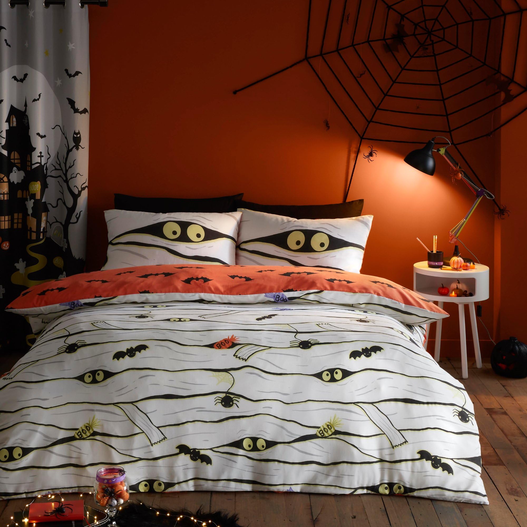 Bedlam Halloween Duvet Cover Double – Glow-in-the-Dark Scary Mummy & Vampire Bats – Reversible Easy Care Bedding Set (200 x 200cm) – Spooky Kids Bedroom Decor, White