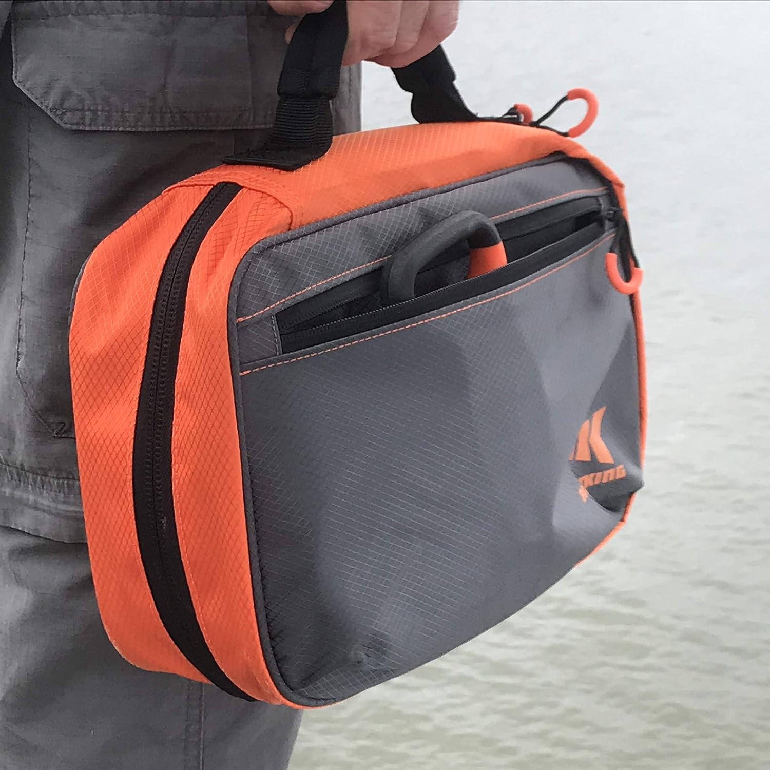 KastKing KKBS-BB-6S Bait Boss Lure Bag Utility Binder Tackle Bag - Soft Bait Binder - Fishing Gear Bag, Self-Healing Zippers & Padded Handle Design : Sports & Outdoors