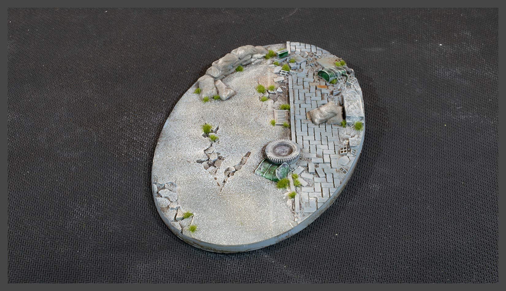 Gamers Grass Battle Ready Bases: Urban Warfare Bases, Oval 170 mm (x1) GGB-UWO170