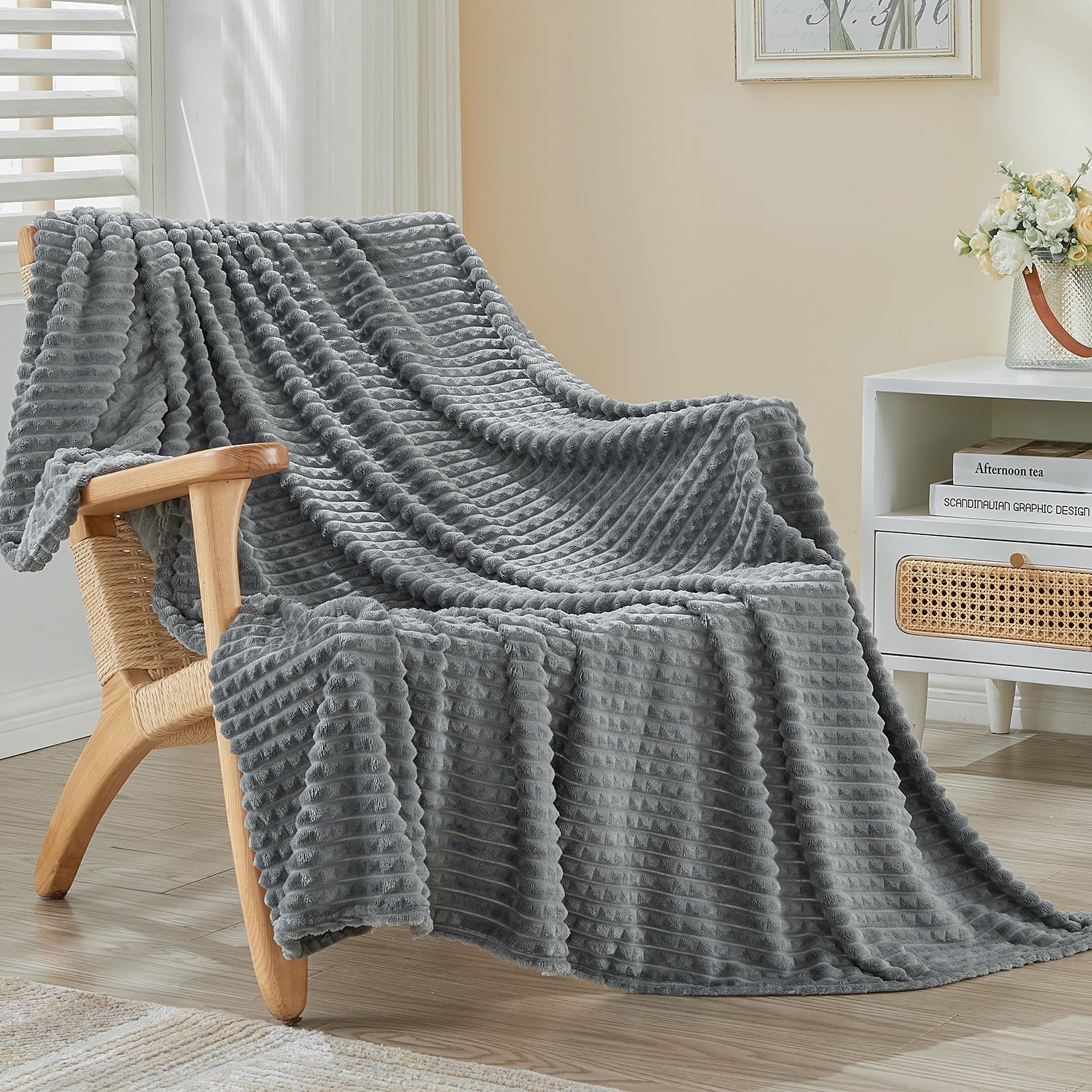 EMME Fleece Throw Blanket for Sofa, Soft, Fluffy, 200 x 230cm, 3D Touch Experience, Warm Cozy Throw, Versatile Single Flannel Blanket for Bed, Couch, Sofa, Armchairs, Dark Grey