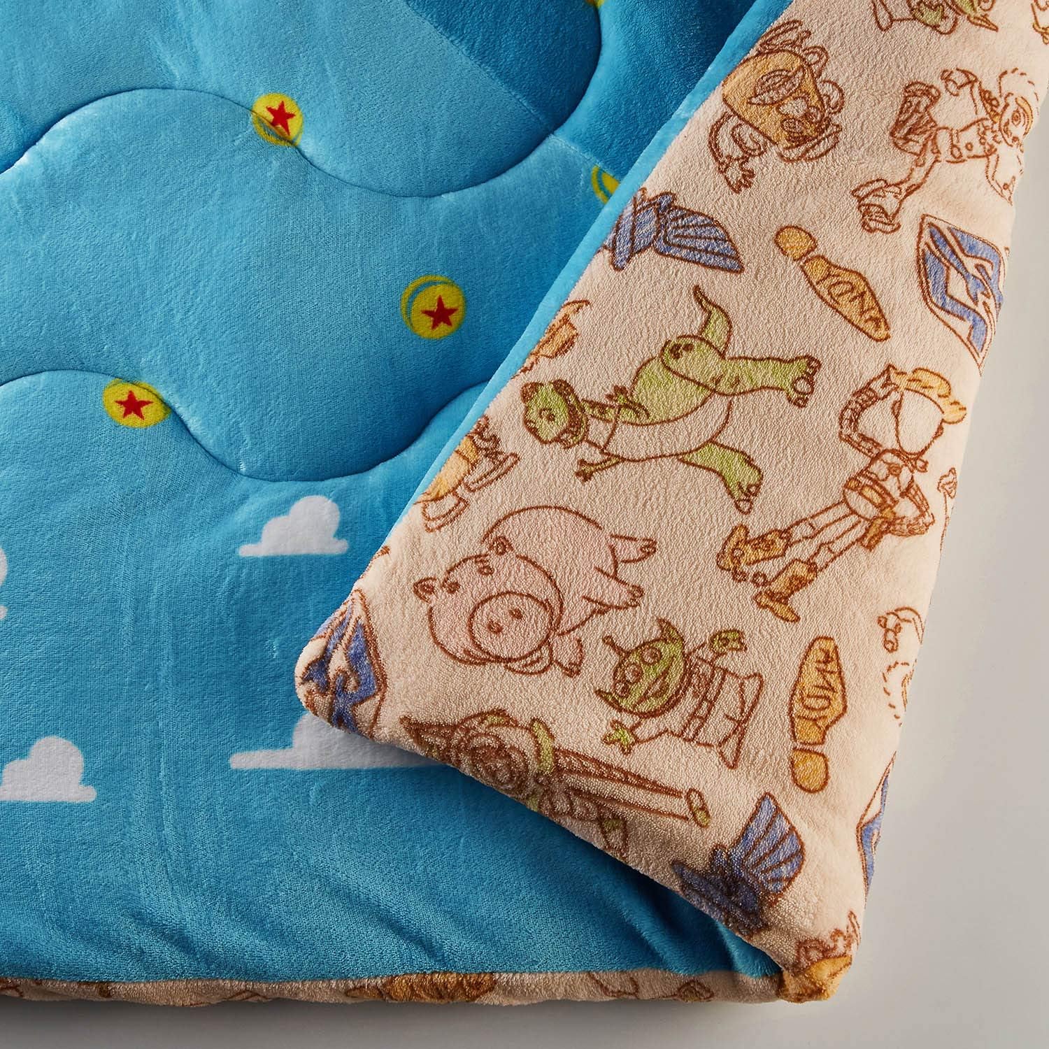 Amazon ベルメゾン ディズニー こたつ布団 掛け布団単品 トイ ストーリー 省スペース長方形 こたつ布団 オンライン通販