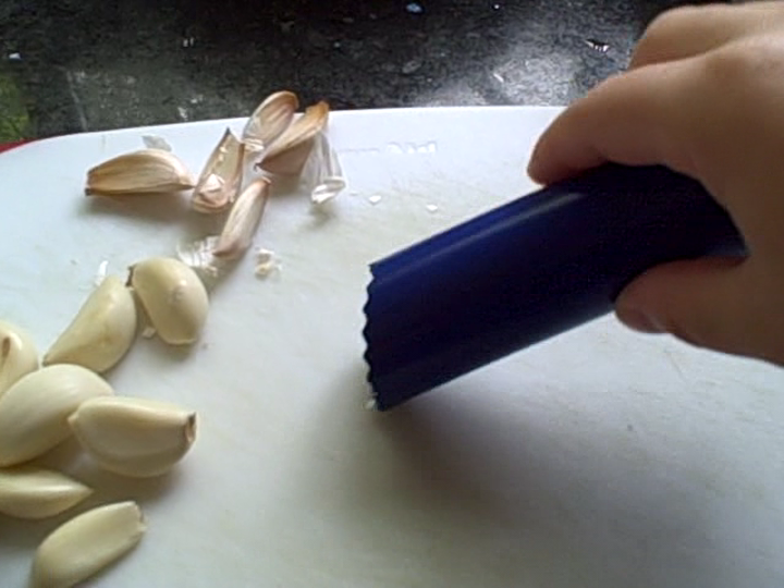 Zak Designs E Z Rol Garlic Peeler (Blue) on PopScreen