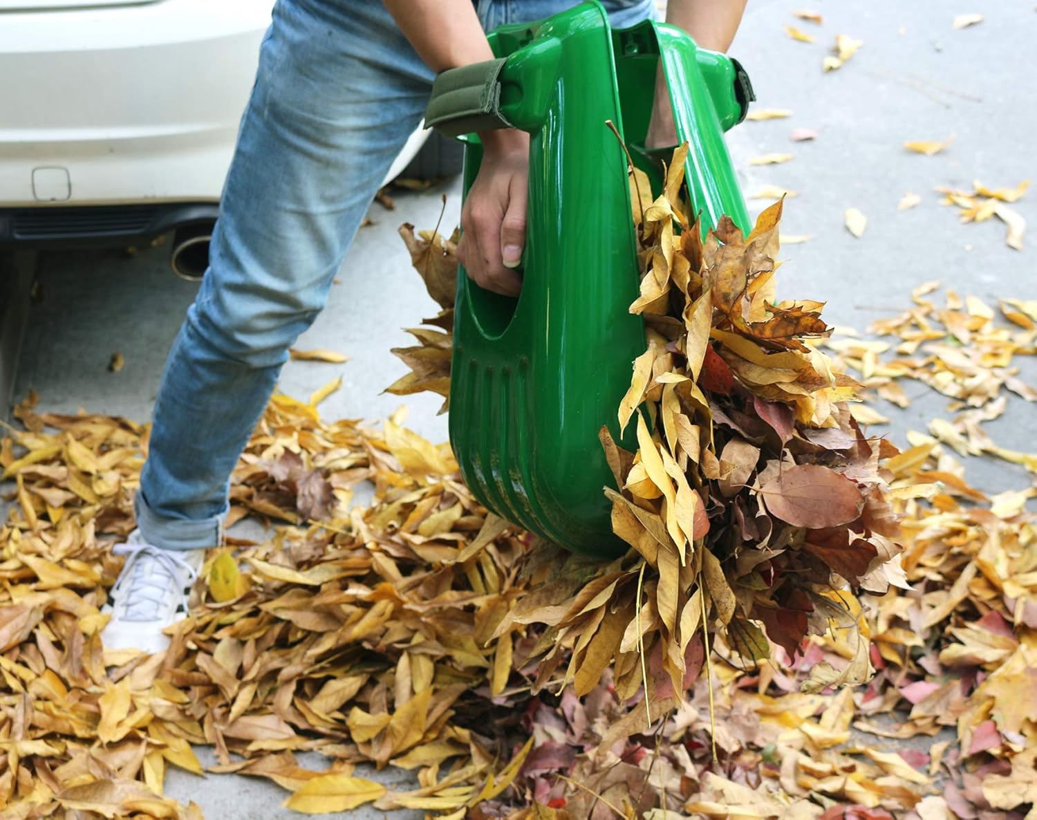 Gardzen Large Leaf Scoop Hand Rakes, Debris and Yard Waste Removal, Comes with 72 Gallon Garden Bag, Work Gloves, Protective Pads: Home Improvement
