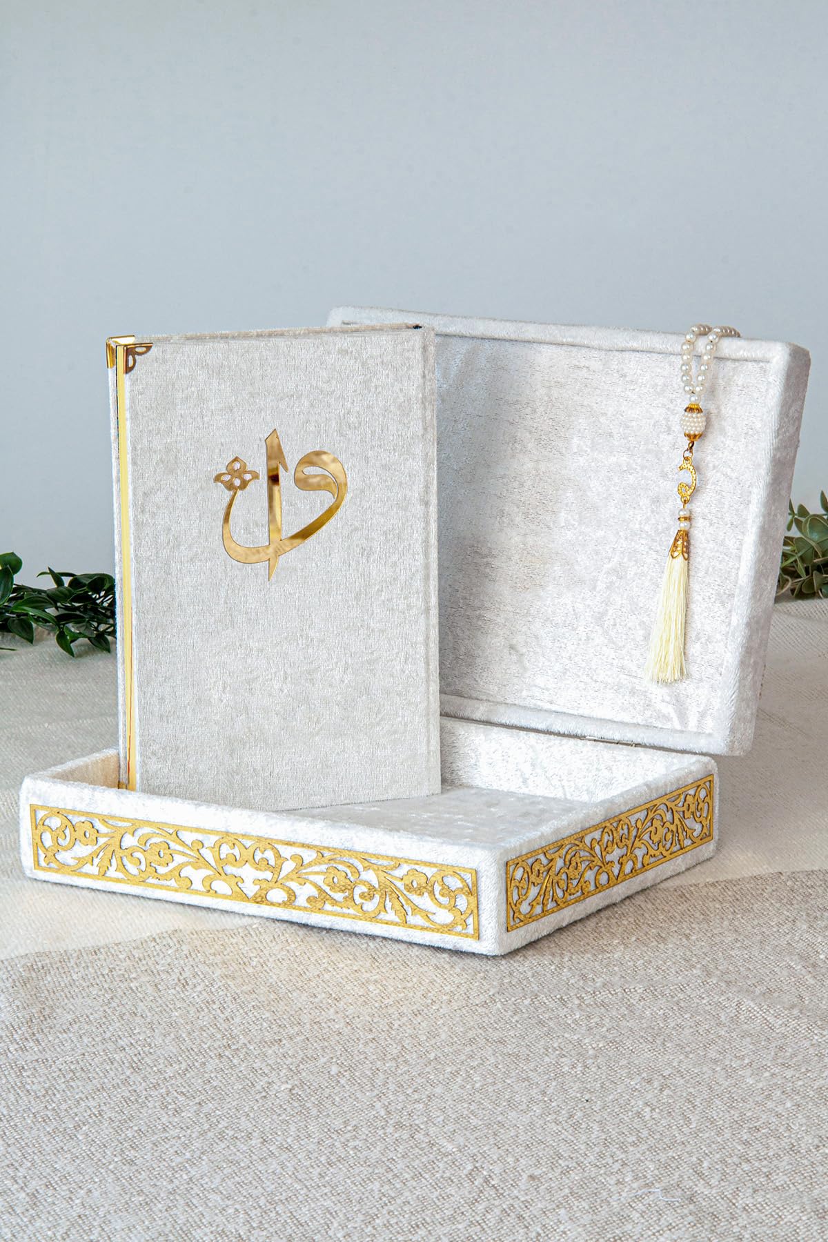 Special Elegant Velvet Covered Decorative Box, Velvet Covered Quran Book in Arabic and Prayer Beads, Islamic Decorations for Home, Muslim Home & Table Decor, Perfect Islamic Ramadan Eid Gifts, White