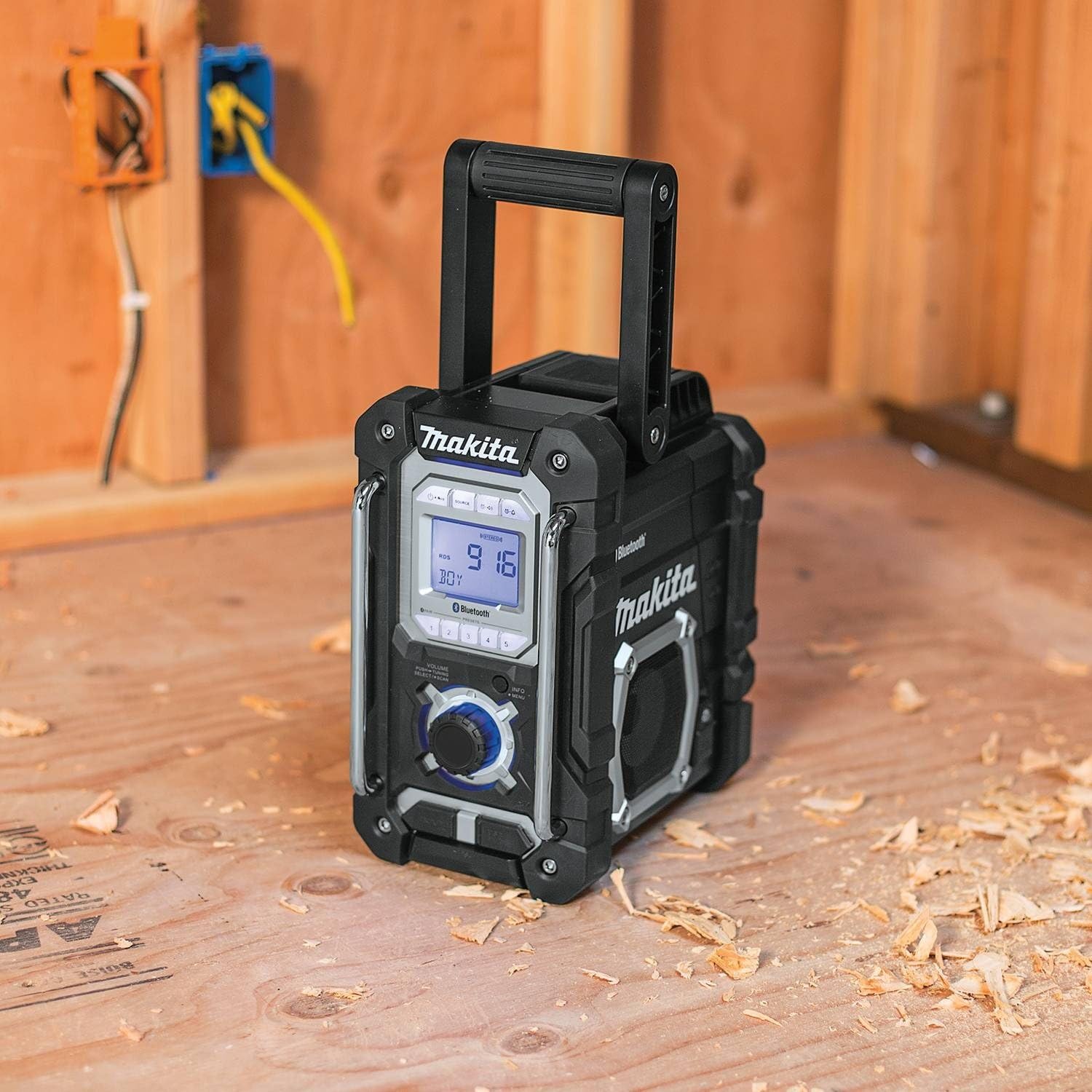 Makita XRM06B 18V LXT Lithium-Ion Cordless Bluetooth Job Site Radio: Home Improvement