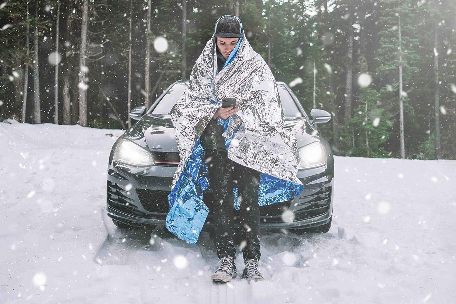 Oceas Outdoor Mylar Emergency Blankets - 4 Pack of Extra Large Thermal Foil Space Blankets - Designed by NASA for Camping, Hiking, and Car Use: Home & Kitchen