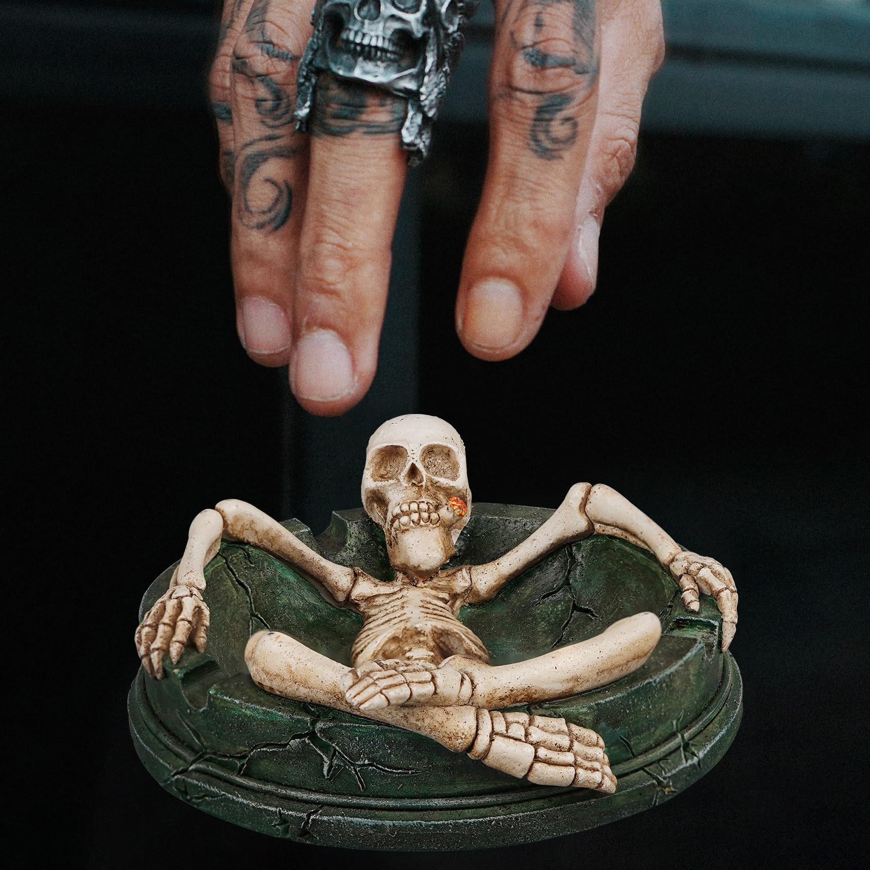 U WONDERFUL Halloween Skeleton Ashtray for Weed Smokers Cigarettes - Cool Ashtrays with Gothic Design, Portable Indoor/Outside Patio Use, Perfect Smoking Accessories Gift for Men Women