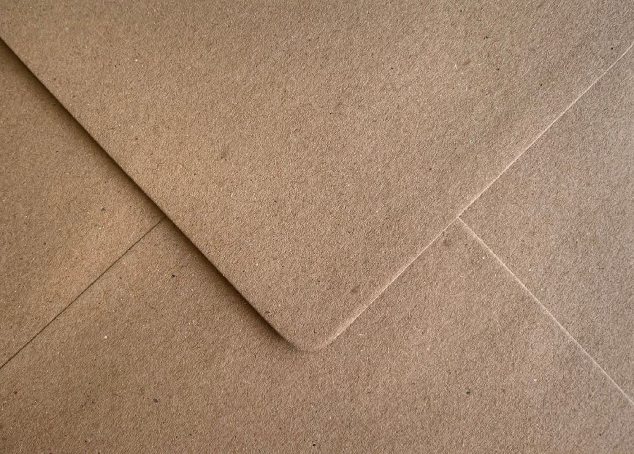 CRANBERRY C5 Kraft Fleck Envelopes. Recycled Rustic Style Envelope Natural Brown. Suitable Greetings Cards, Birthday, Xmas, Office/Business, Invitations, Vouchers, Tickets & Everyday use. Pack of 20