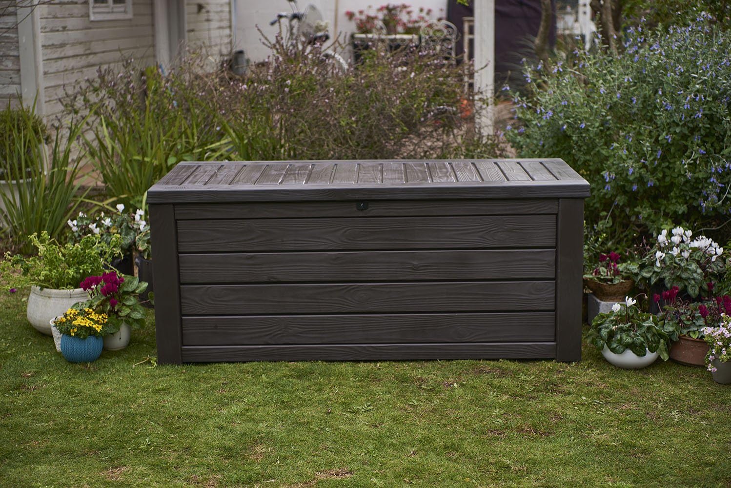 Keter Westwood 150 Gallon Resin Large Deck Box-Organization and Storage for Patio Furniture, Outdoor Cushions, Garden Tools and Pool Toys, Brown : Garden & Outdoor